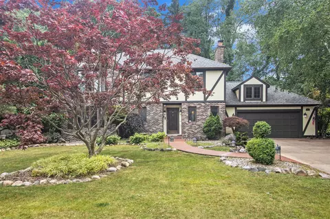 102 Elsinore Ln, Battle Creek, MI 49015