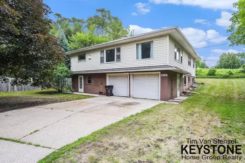 3900 Filkins Dr NE, Grand Rapids, MI 49525