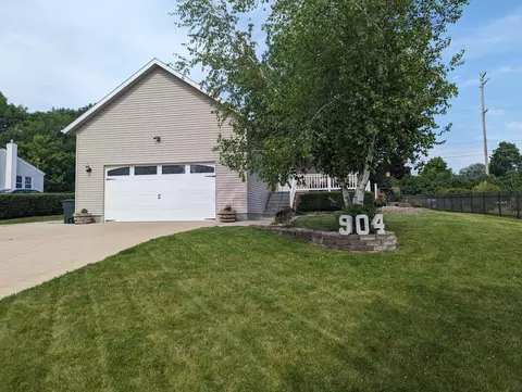 904 N Gaylord Ave, Ludington, MI 49431