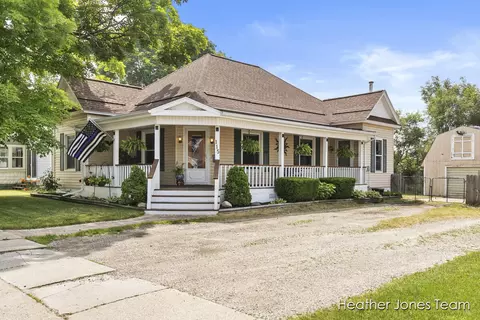 115 E Coffren Ave, Greenville, MI 48838