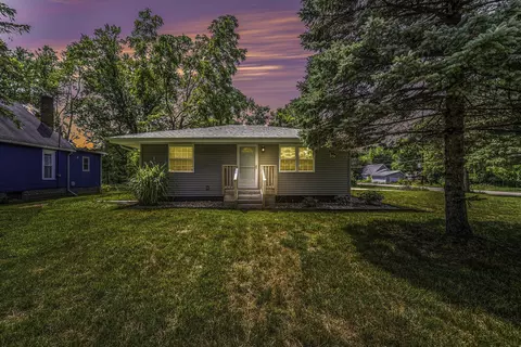 1054 N Brown St, Jackson, MI 49202 photo 2
