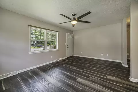 1054 N Brown St, Jackson, MI 49202 photo 8