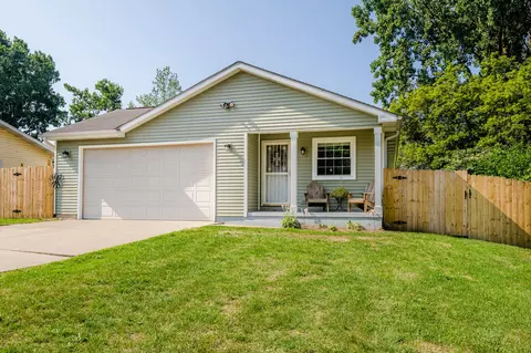 6340 Porter Dr, Eau Claire, MI 49111