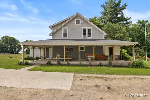 4330 Cedar Lake Rd NE, Edmore, MI 48829