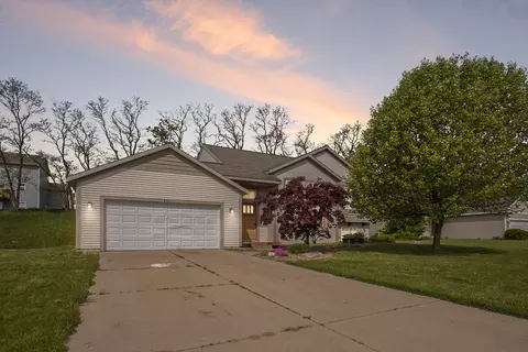 8341 Stonington Dr, Jenison, MI 49428