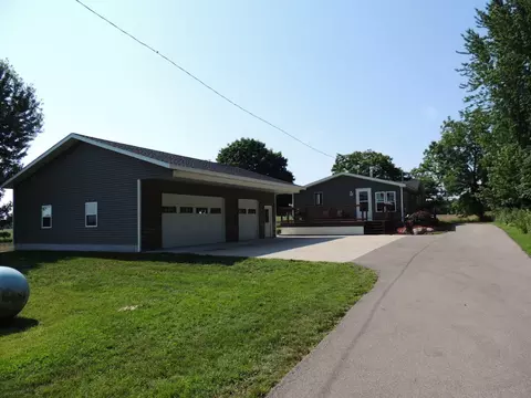 6658 126th Ave, Fennville, MI 49408