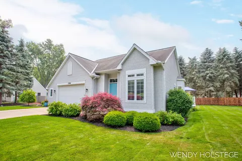 17084 Ventura Dr, Holland, MI 49424