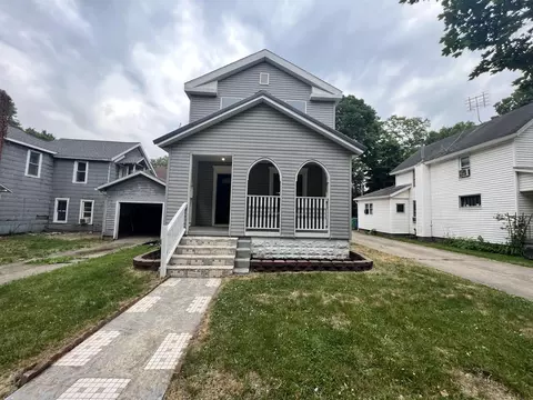 207 S 4th St, Niles, MI 49120