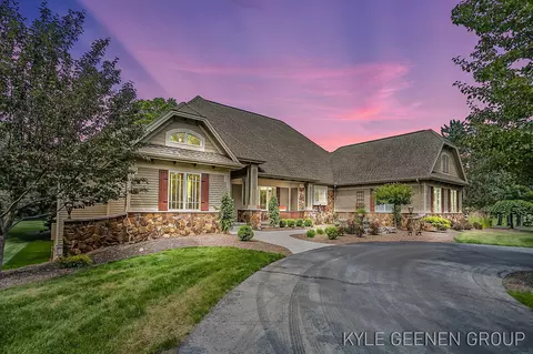 7485 Winsfield Dr SE, Grand Rapids, MI 49546