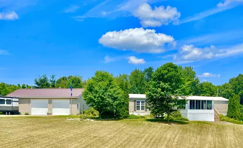 2752 W Mosherville Rd, Jonesville, MI 49250