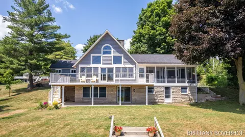 6454 Ivan Trl, Middleville, MI 49333