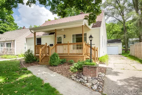 905 N Washington St, Lowell, MI 49331