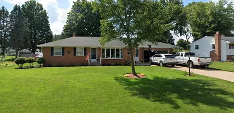 7515 Sandy Hill Dr, Jenison, MI 49428
