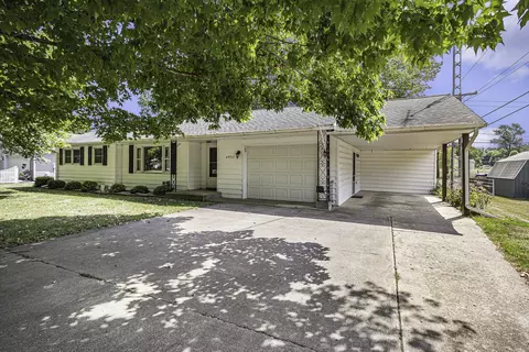 69951 Eisenhower Rd, Sturgis, MI 49091