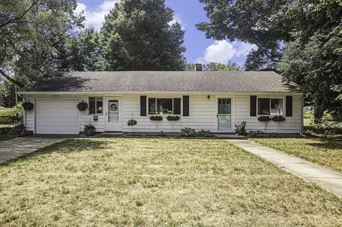 425 Fourth Ave, Three Rivers, MI 49093