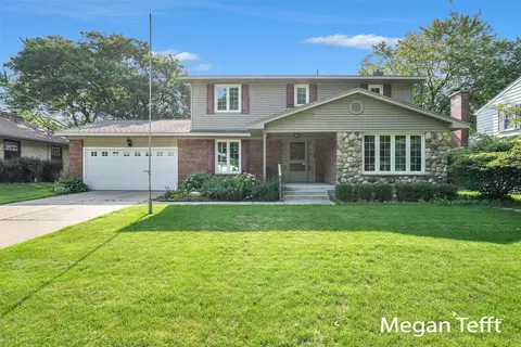 2146 Ridgewood Ave SE, Grand Rapids, MI 49546