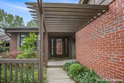 1273 Suncrest Dr NE, Grand Rapids, MI 49525