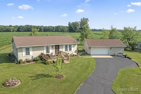 3520 Potters Rd, Ionia, MI 48846