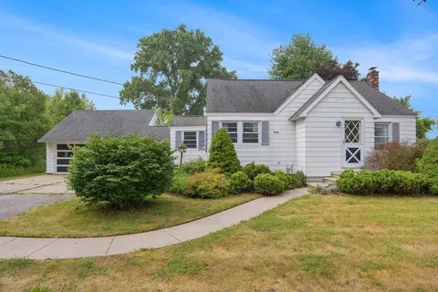 8446 W 48th St, Fremont, MI 49412