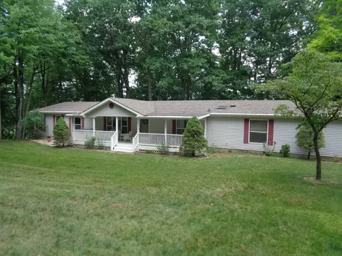 12050 Crystal Lake Dr, Jerome, MI 49249