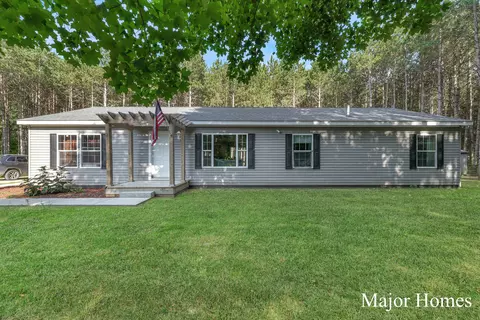 15500 Sparta Ave, Kent City, MI 49330