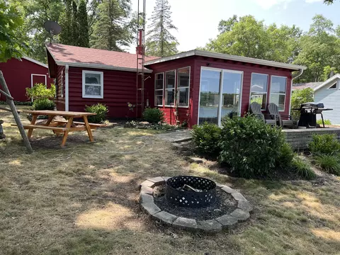 6859 E Lake St, Fountain, MI 49410