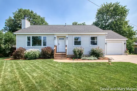 6994 Dutton Ave SE, Caledonia, MI 49316