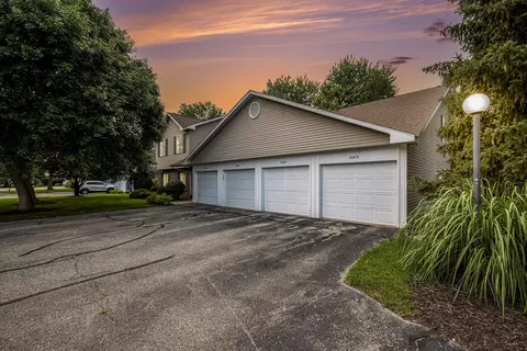 3165 Windcrest Dr NE, Grand Rapids, MI 49525