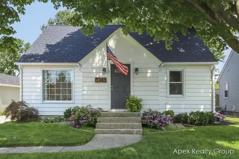3243 Allen St, Hudsonville, MI 49426