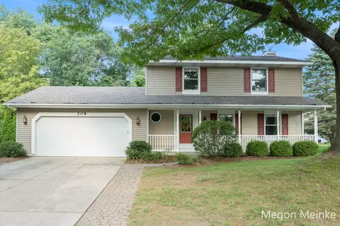 208 Highland Dr, Rockford, MI 49341