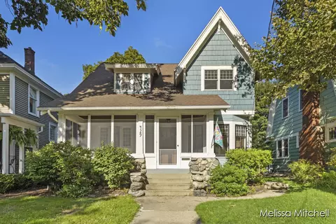 429 Briarwood Ave SE, Grand Rapids, MI 49506