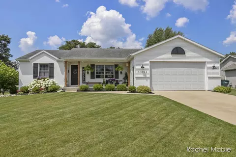 11013 Pinecreek Ct, Allendale, MI 49401