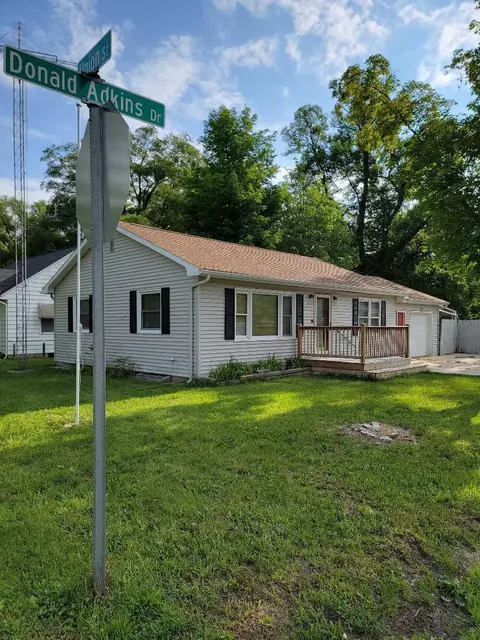 701 Donald Adkins Dr, Benton Harbor, MI 49022