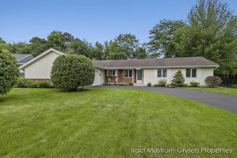2890 Michael Ct, Hudsonville, MI 49426