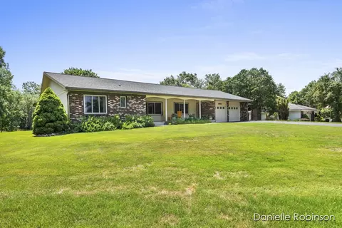 11750 Woodgate Dr NW, Grand Rapids, MI 49534
