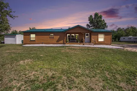 7844 Ronda Dr, Fremont, MI 49412