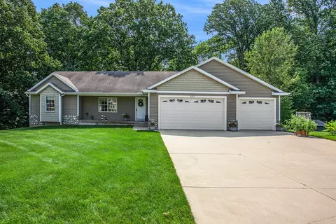 4053 Ronalds Rd, Dorr, MI 49323