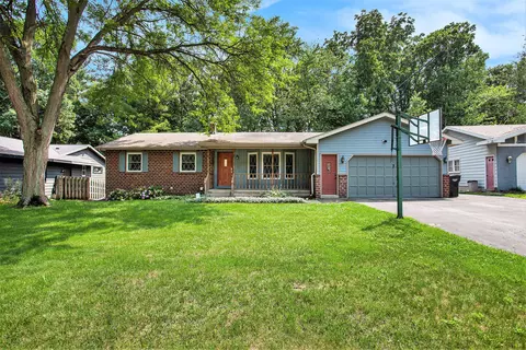 1945 Chateau Dr SW, Wyoming, MI 49519