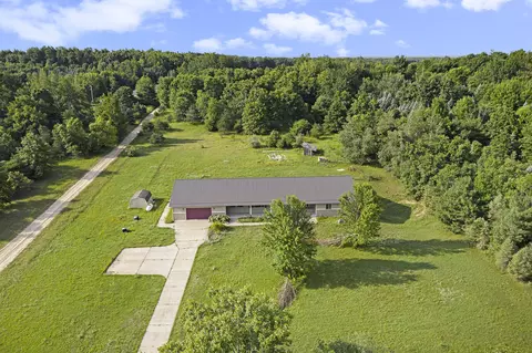 5686 E 80th St, Newaygo, MI 49337