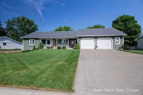 6305 Summer Dr, Hudsonville, MI 49426
