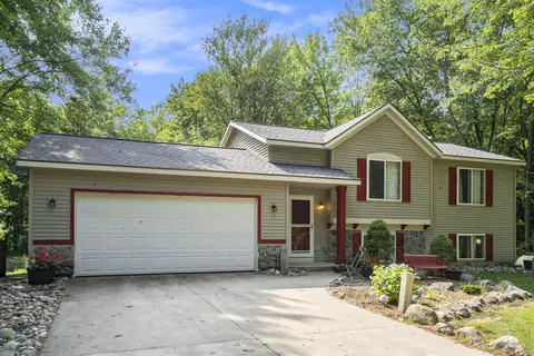 3420 Windhaven Dr, Hopkins, MI 49328