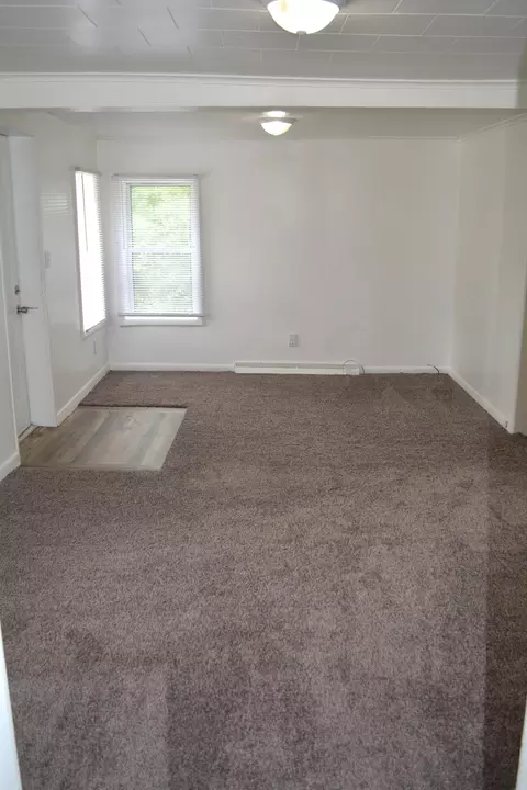 904 Eugene Ave, Jackson, MI 49203 photo 2