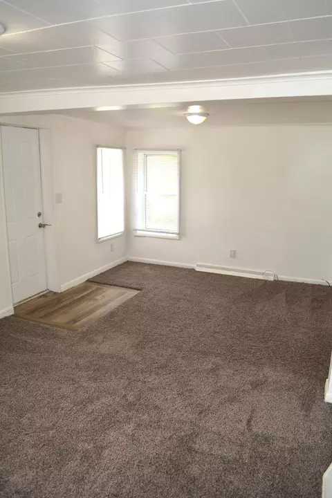 904 Eugene Ave, Jackson, MI 49203 photo 4