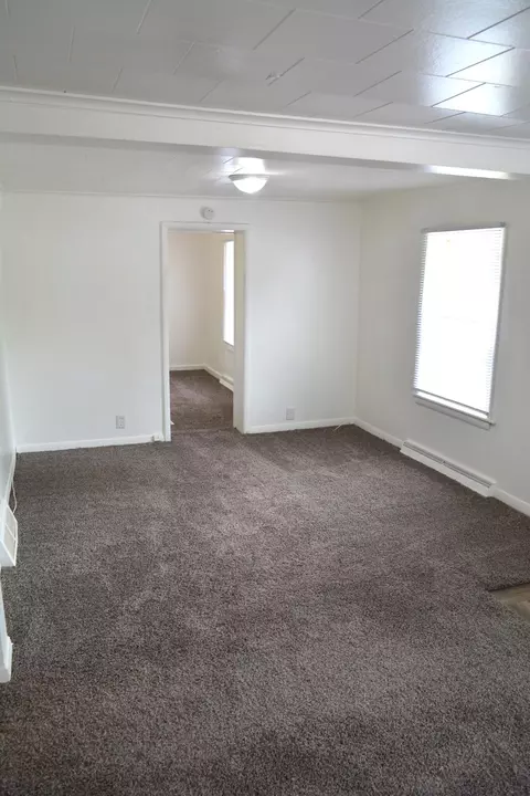 904 Eugene Ave, Jackson, MI 49203 photo 3