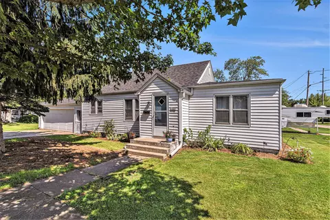 111 Poplar St, Three Oaks, MI 49128
