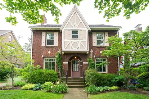 1144 E Chippewa Dr SE, Grand Rapids, MI 49506
