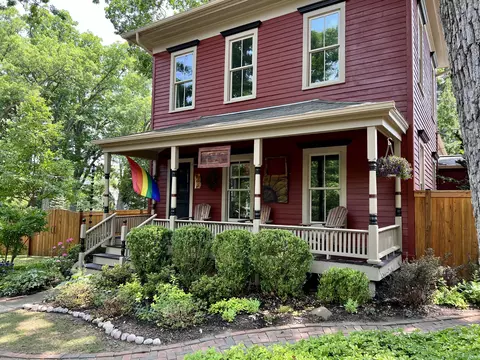 165 Elizabeth St, Saugatuck, MI 49453