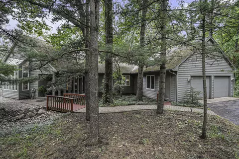 9161 Green Crest Trl NE, Ada, MI 49301