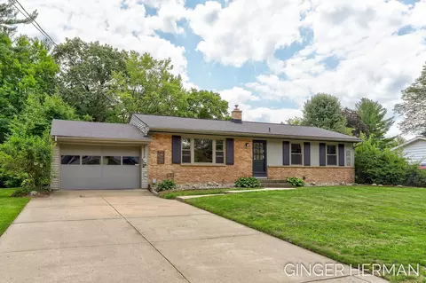 5550 Greenboro Dr SE, Kentwood, MI 49508