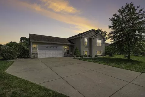 7462 Brown Fox St, Zeeland, MI 49464